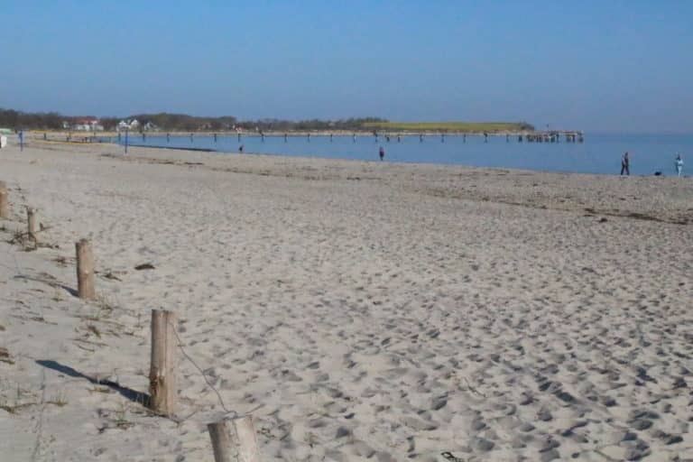 IMG_2755 – Hubertus Boltenhagen White sandy beach with calm sea and blue sky.